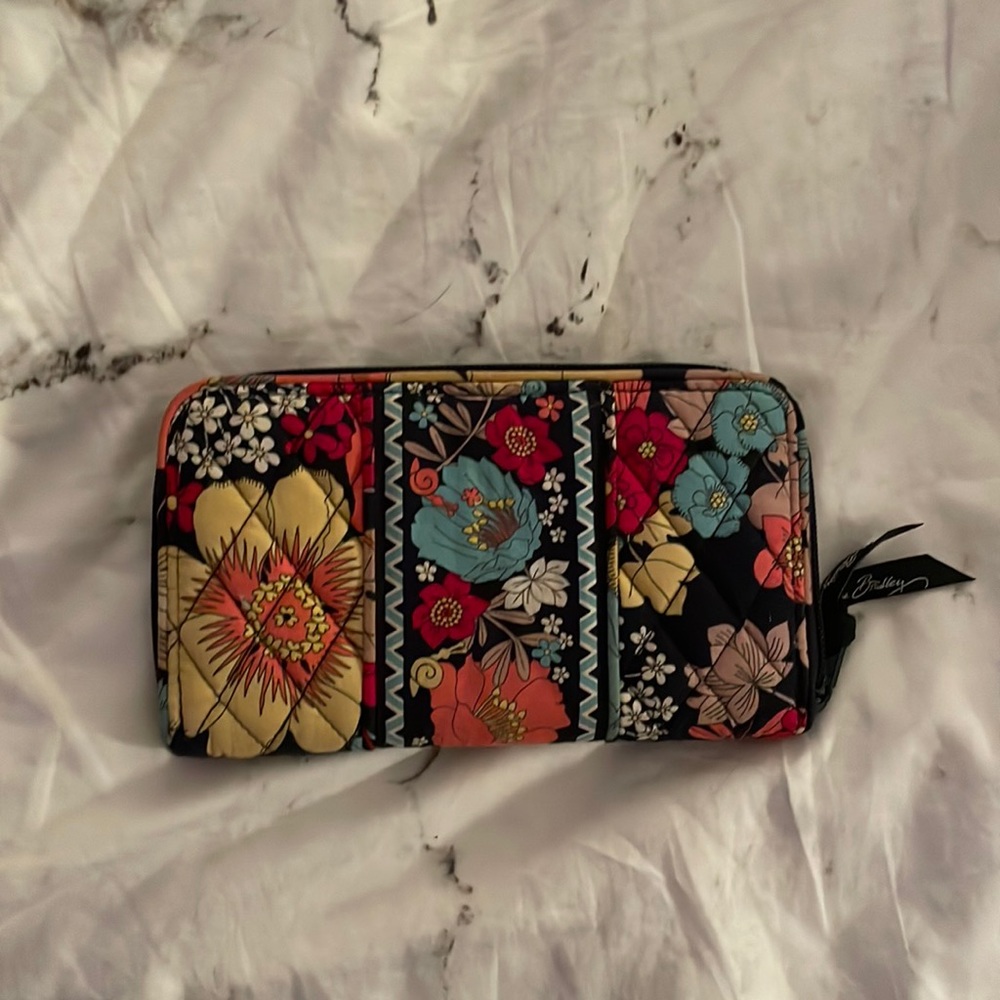 VERA BRADLEY CLUTCH WALLET